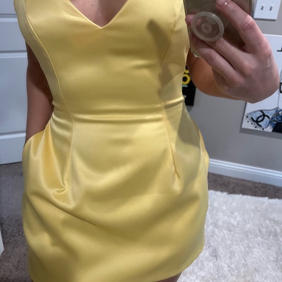 Yellow silk dress with pockets! - Picture 3 of 3